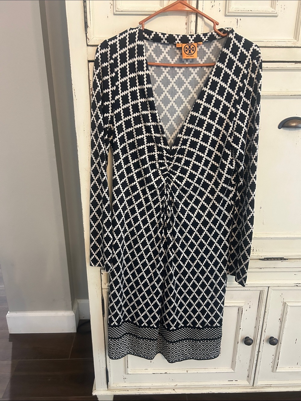 Tory Burch Black & White Geometric V-Neck Long Sleeve Dress